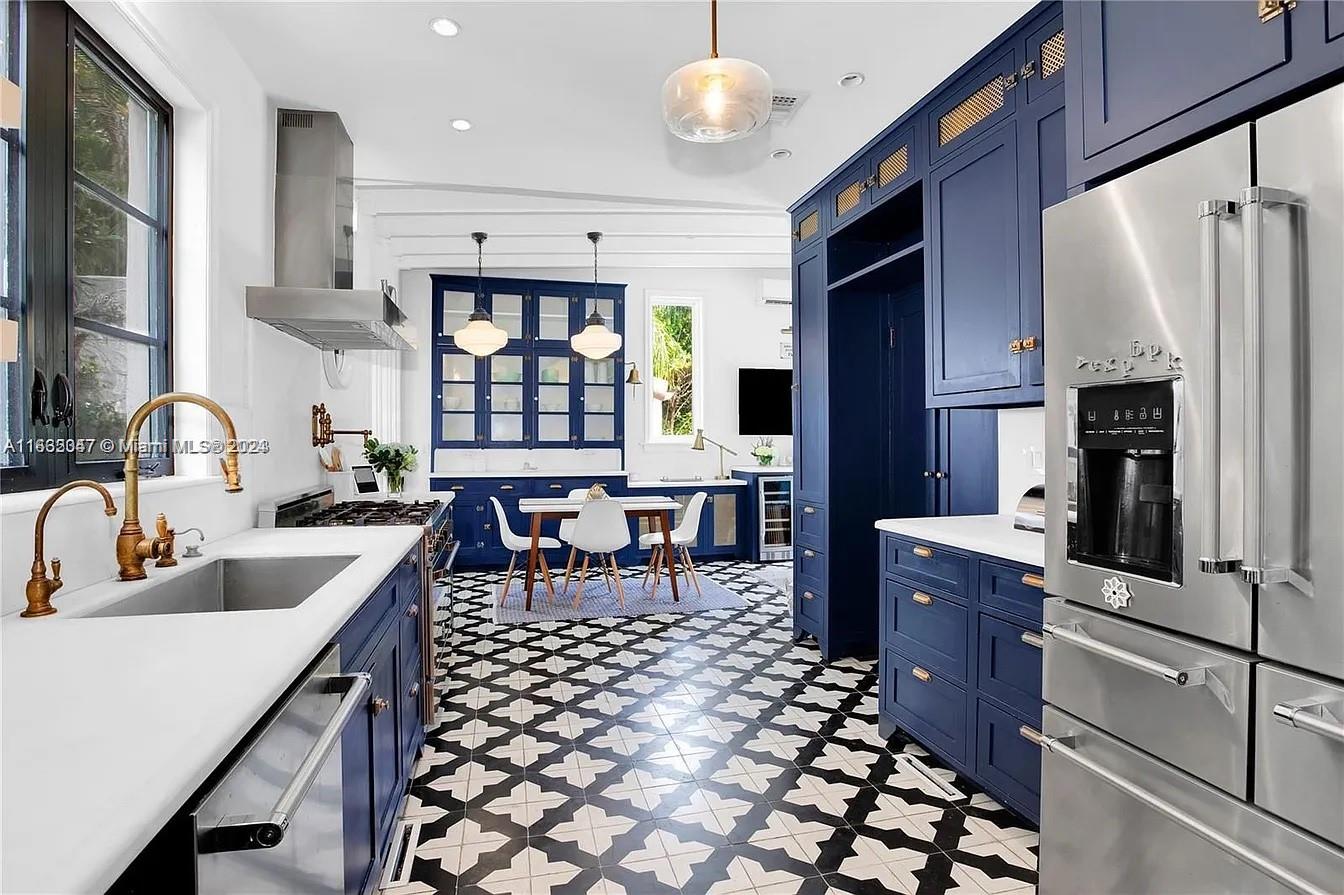 CORAL GABLES C C SEC 3 - Residential