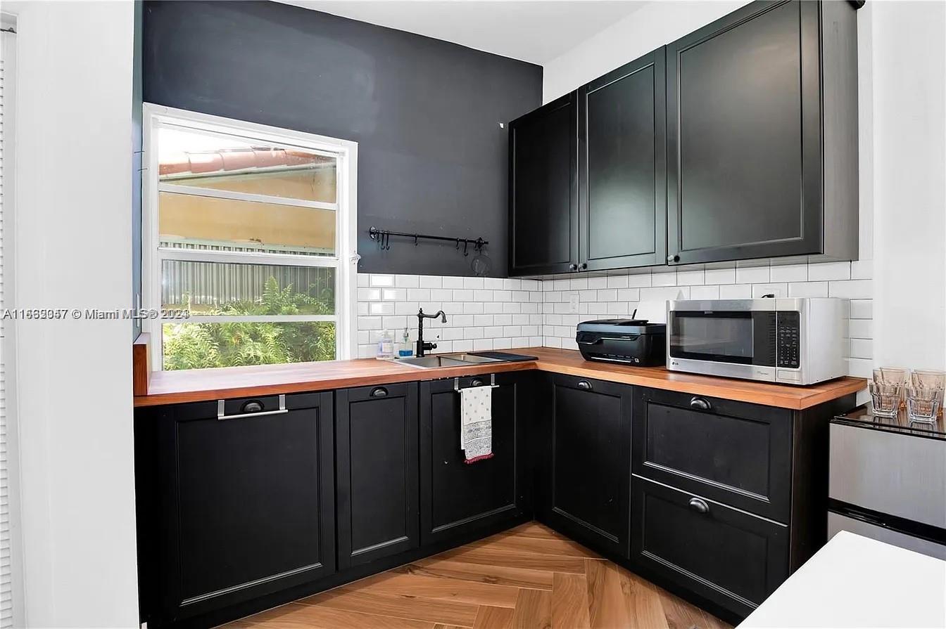 CORAL GABLES C C SEC 3 - Residential