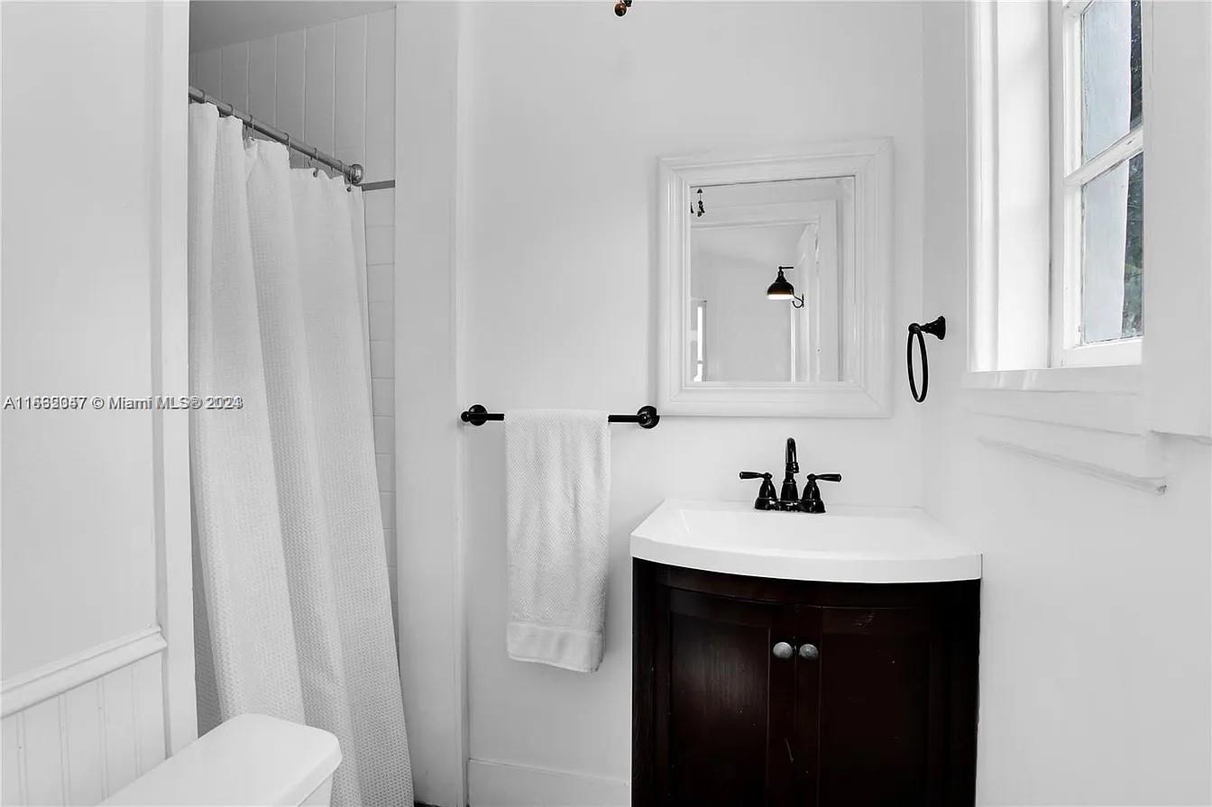 CORAL GABLES C C SEC 3 - Residential