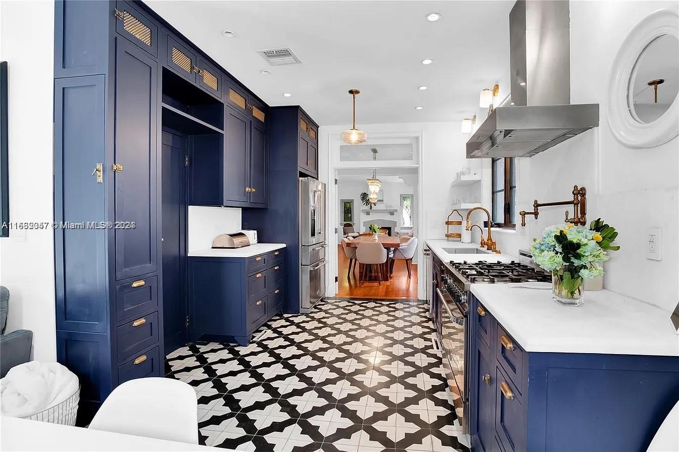 CORAL GABLES C C SEC 3 - Residential