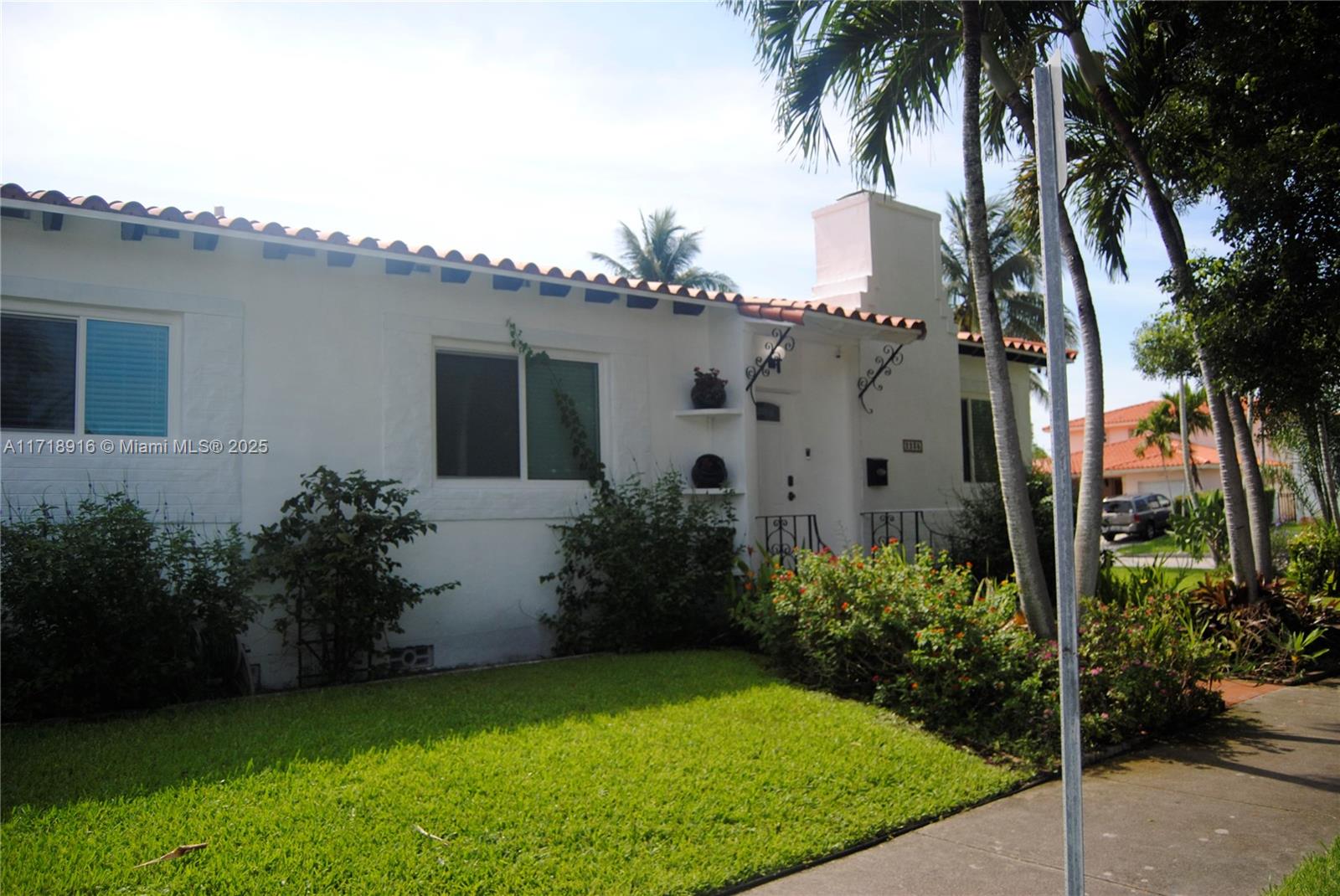 2235 Sw 23rd Ave, Miami, Broward County, Florida - 4 Bedrooms  
3 Bathrooms - 