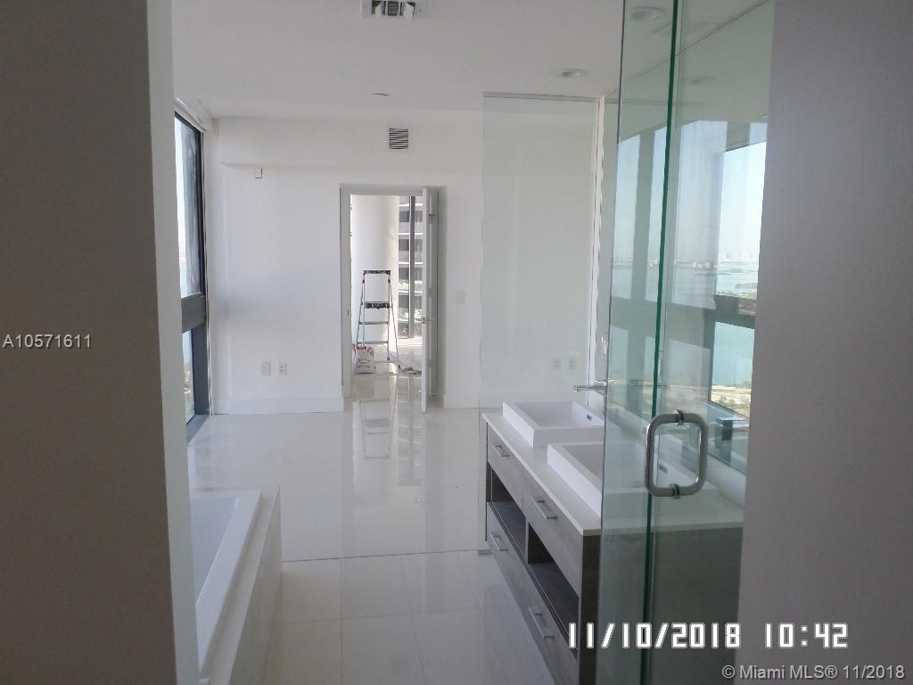 PARAISO BAY - Residential Lease