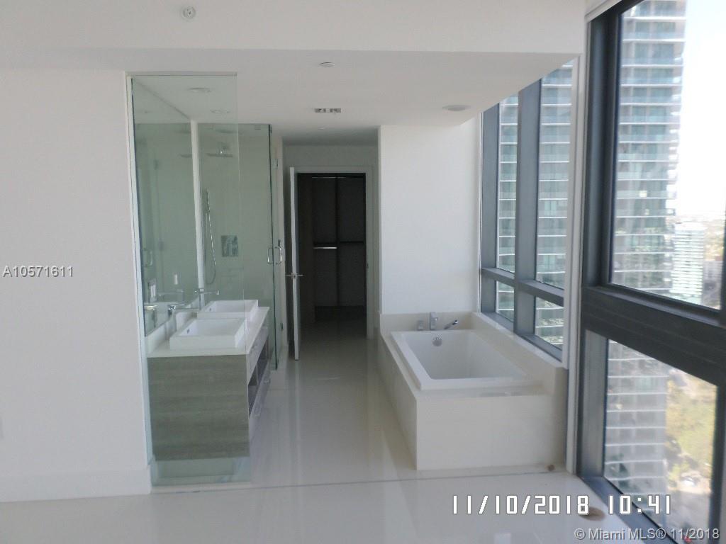 PARAISO BAY - Residential Lease