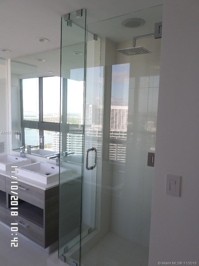 PARAISO BAY - Residential Lease