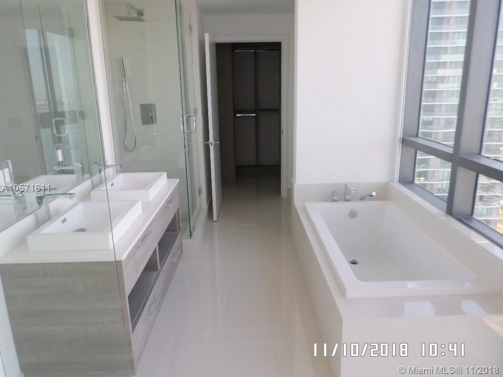 PARAISO BAY - Residential Lease