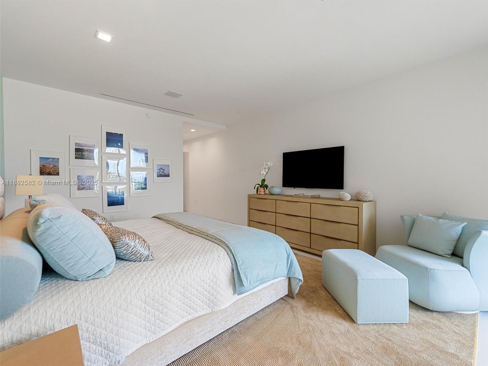 5000 BAYVIEW AT FISHER IS - Residential