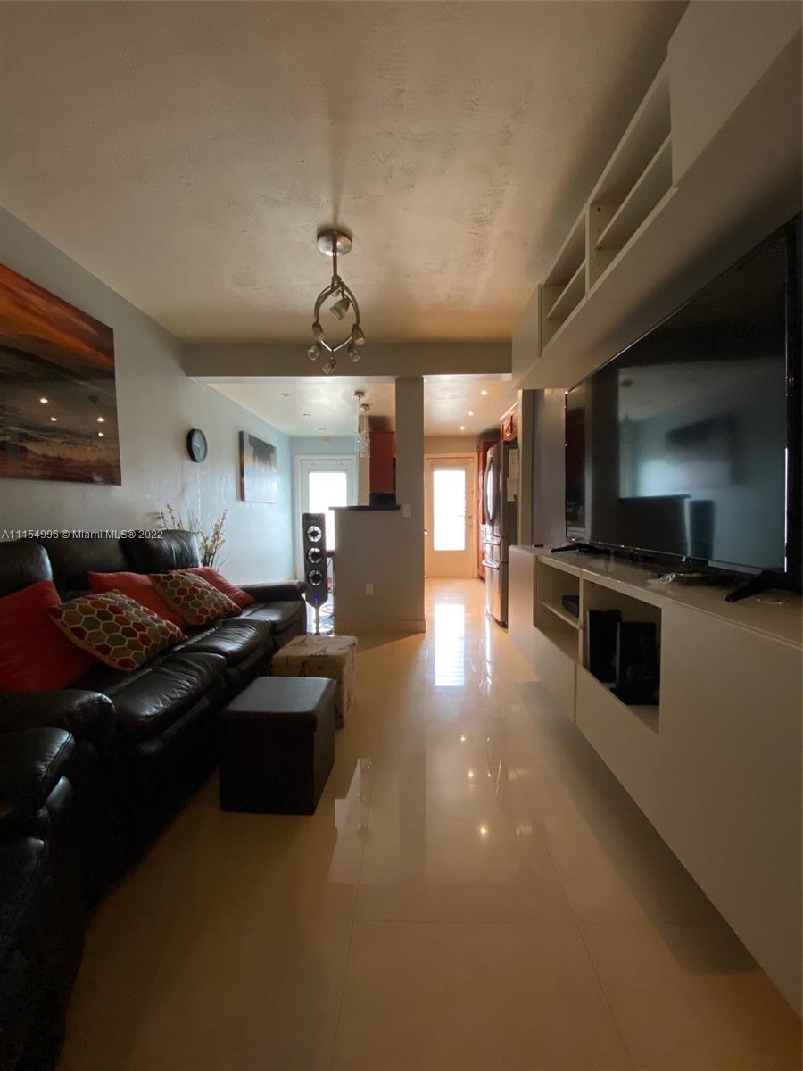 IN THE HEART OF NORTH MIAMI, GREAT LOCATION CENTRAL TO EVERYTHING, PUBLIX, WHOLE FOODS, HOME DEPOT, RESTAURANTS,10 MINUTES FROM THE BEACH, NEAR BISCAYNE BLVD. 2 BEDROOM 1 BATH.PARTIALLY FURNISHED.