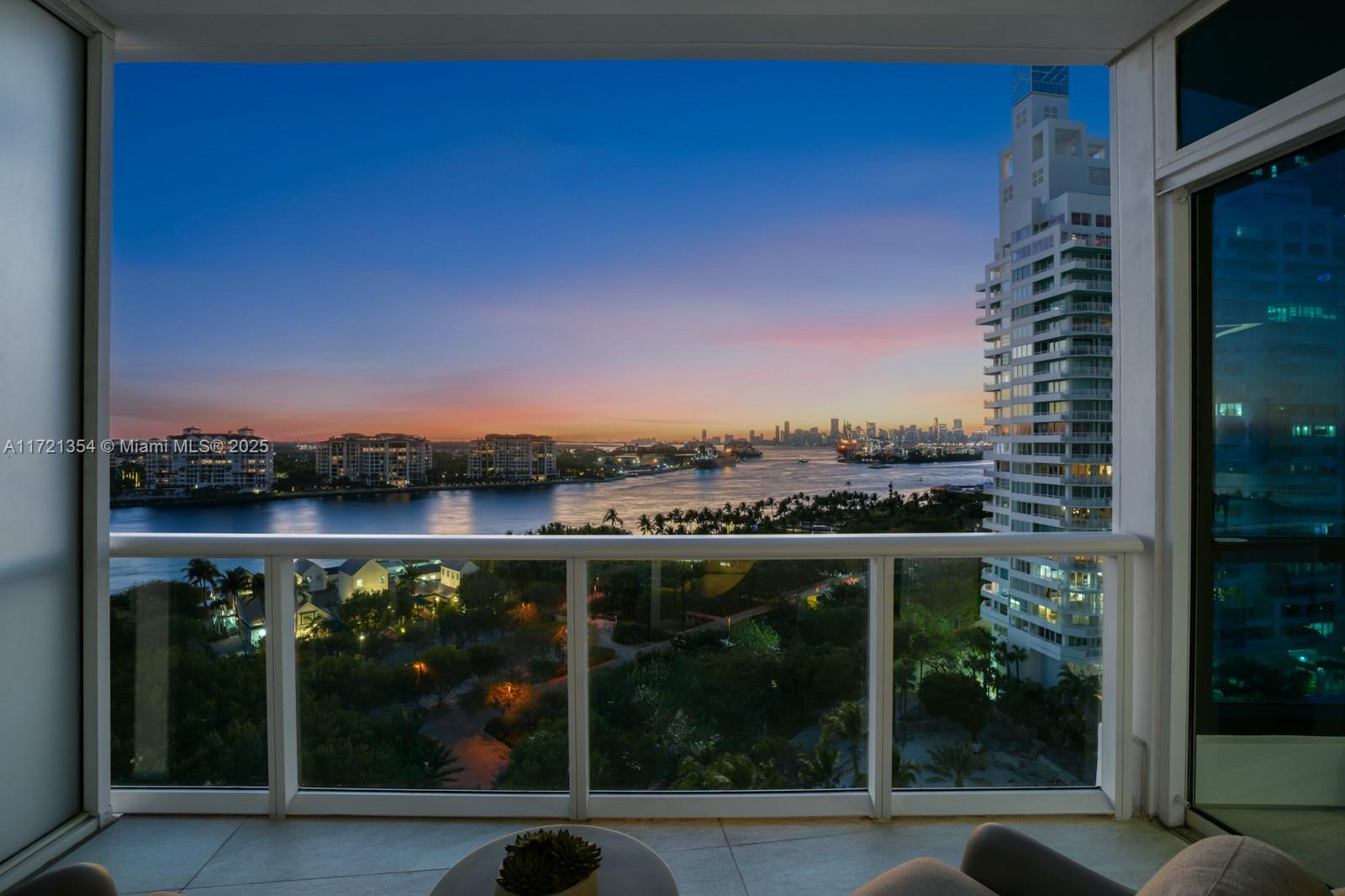 CONTINUUM ON SOUTH BEACH - Residential
