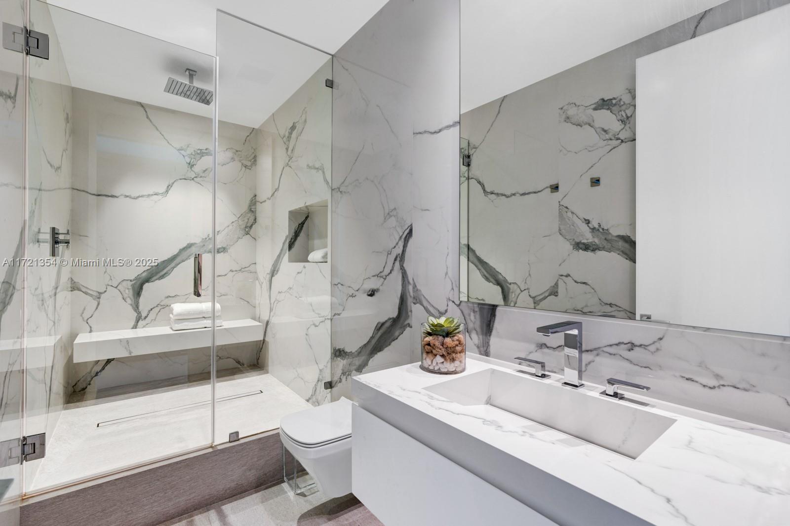 CONTINUUM ON SOUTH BEACH - Residential
