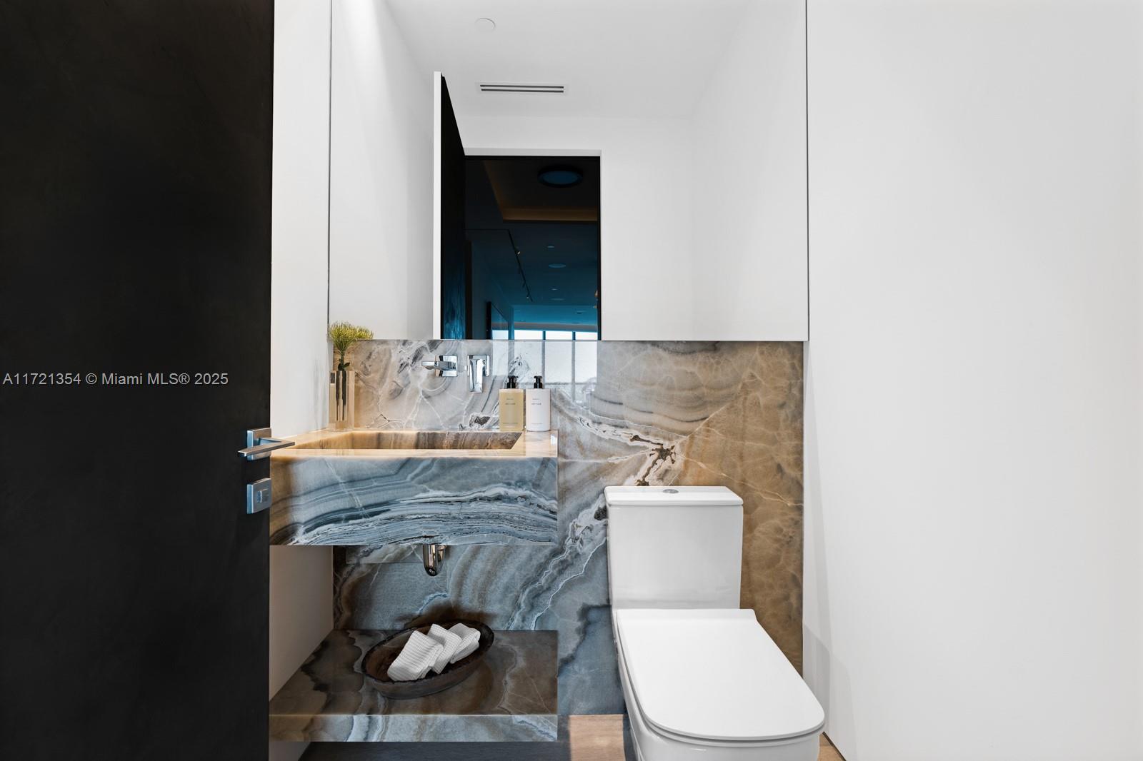 CONTINUUM ON SOUTH BEACH - Residential