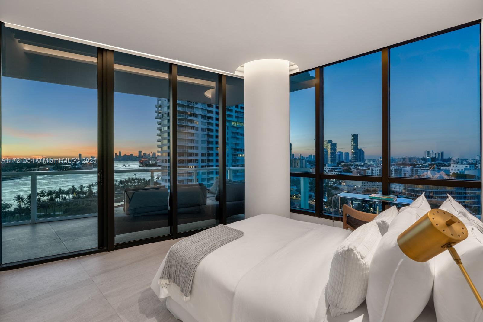CONTINUUM ON SOUTH BEACH - Residential
