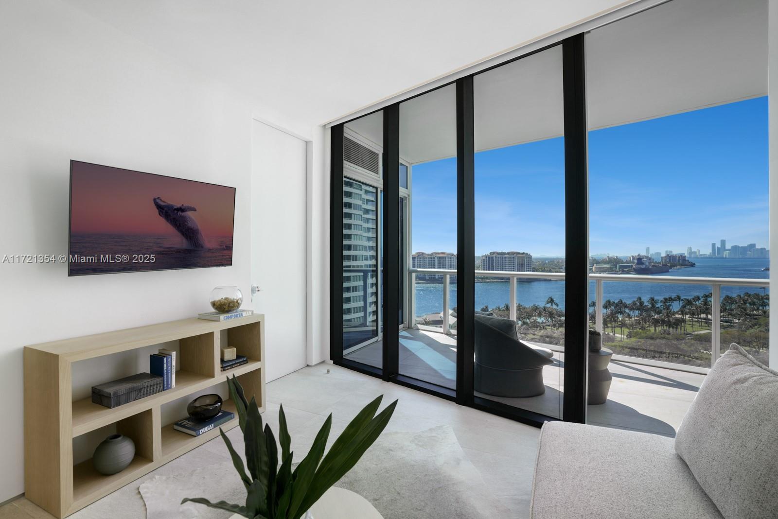 CONTINUUM ON SOUTH BEACH - Residential