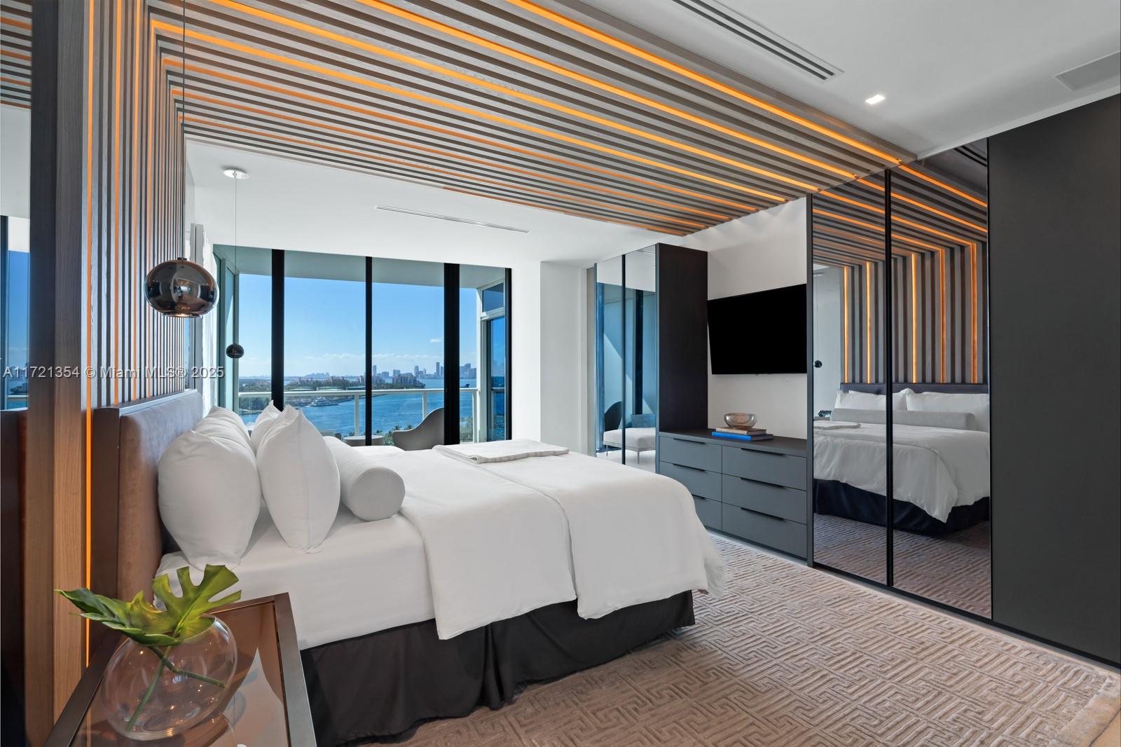 CONTINUUM ON SOUTH BEACH - Residential