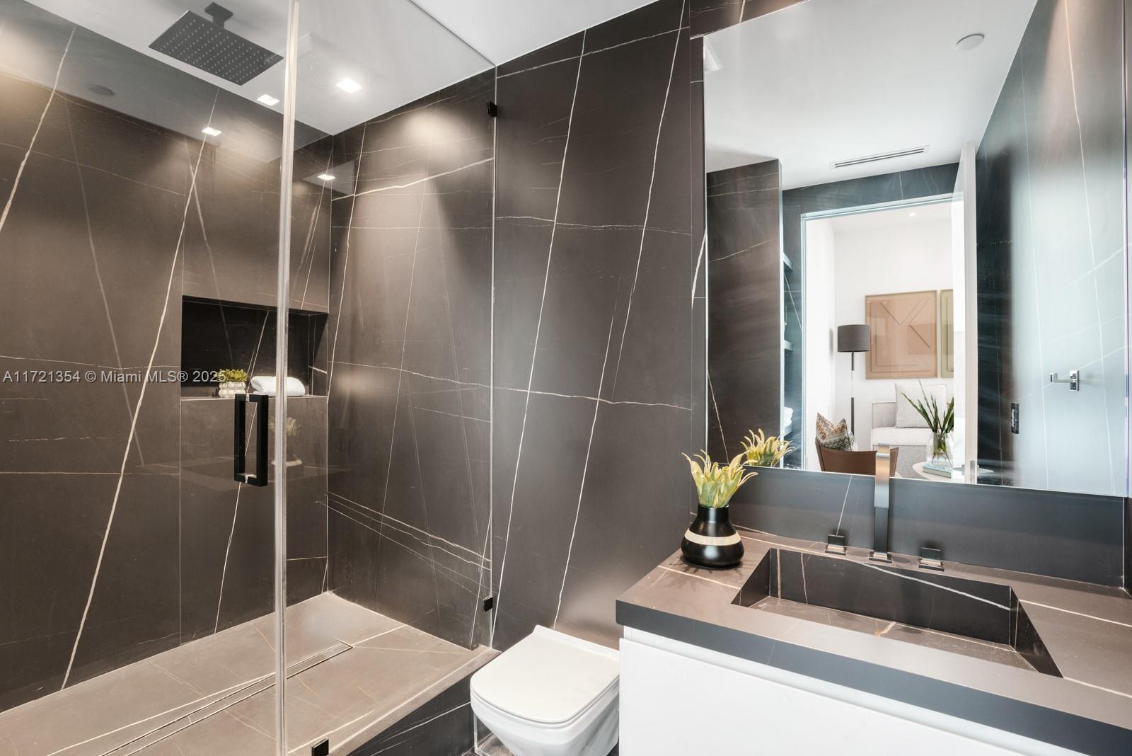 CONTINUUM ON SOUTH BEACH - Residential