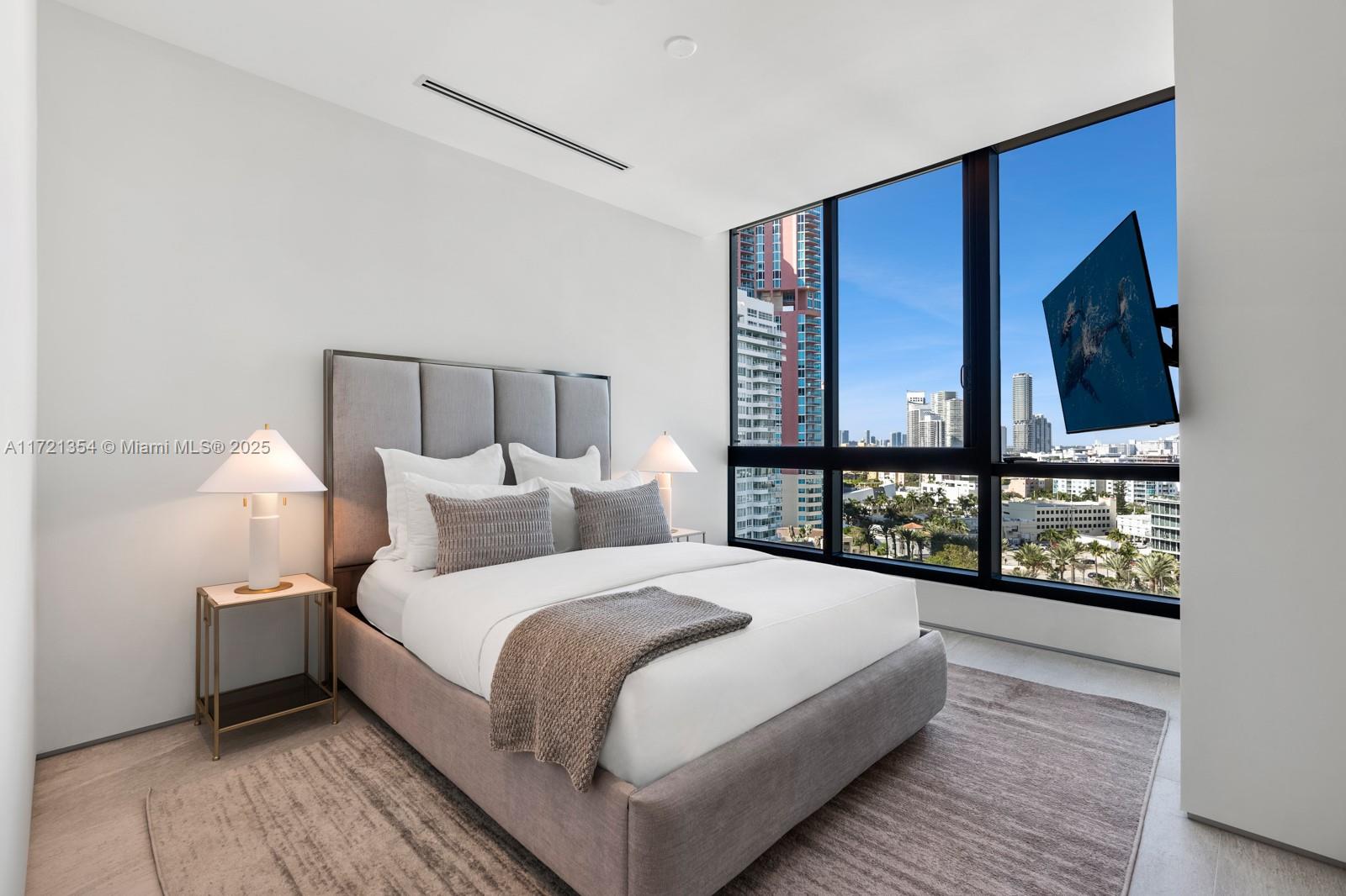 CONTINUUM ON SOUTH BEACH - Residential