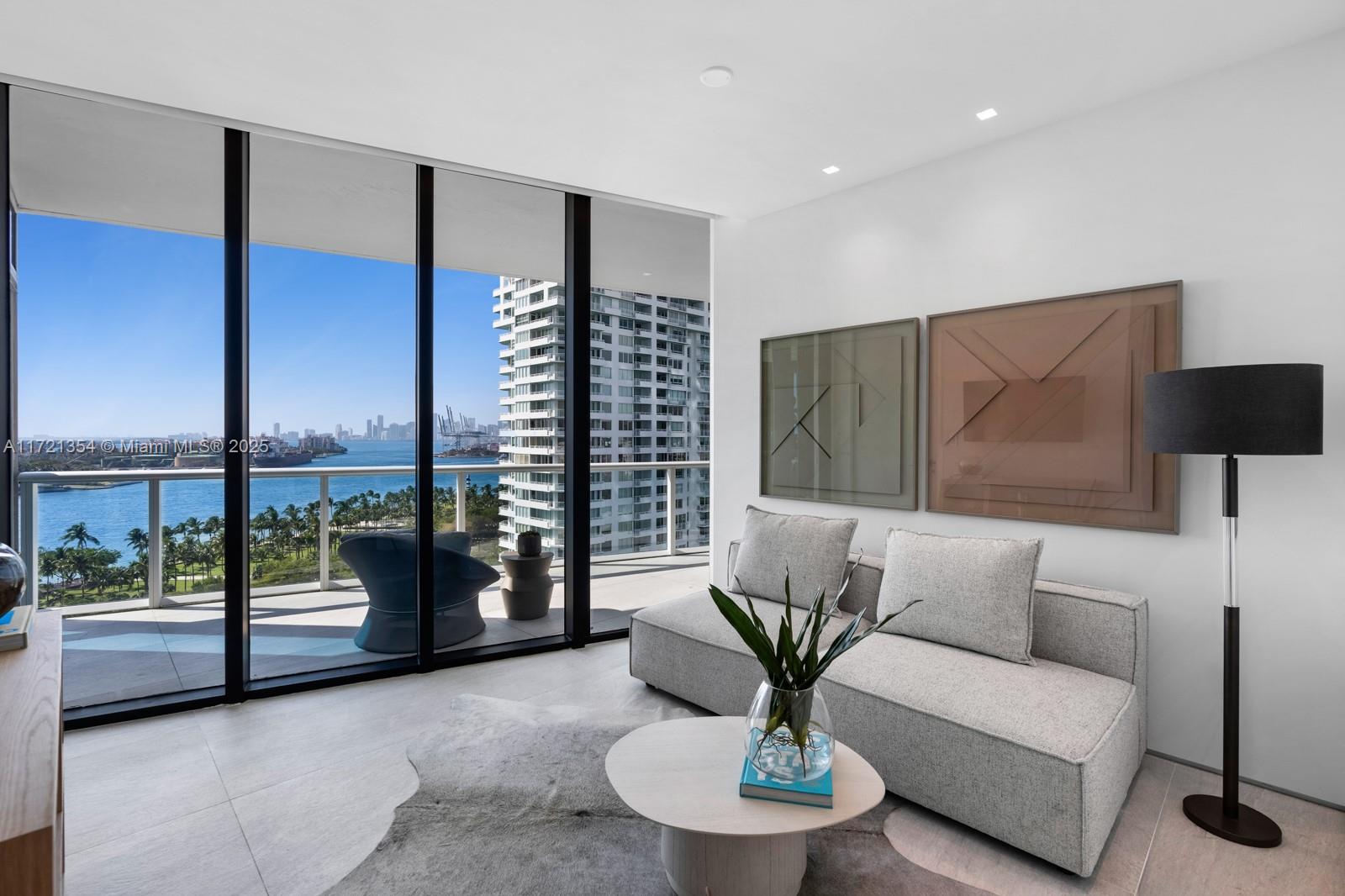 CONTINUUM ON SOUTH BEACH - Residential