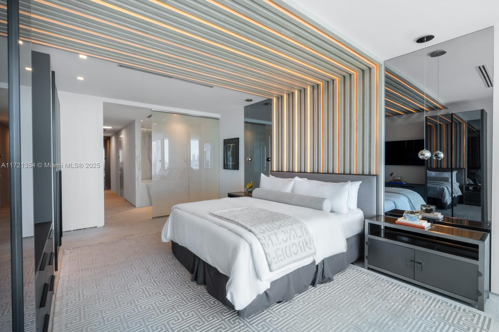CONTINUUM ON SOUTH BEACH - Residential