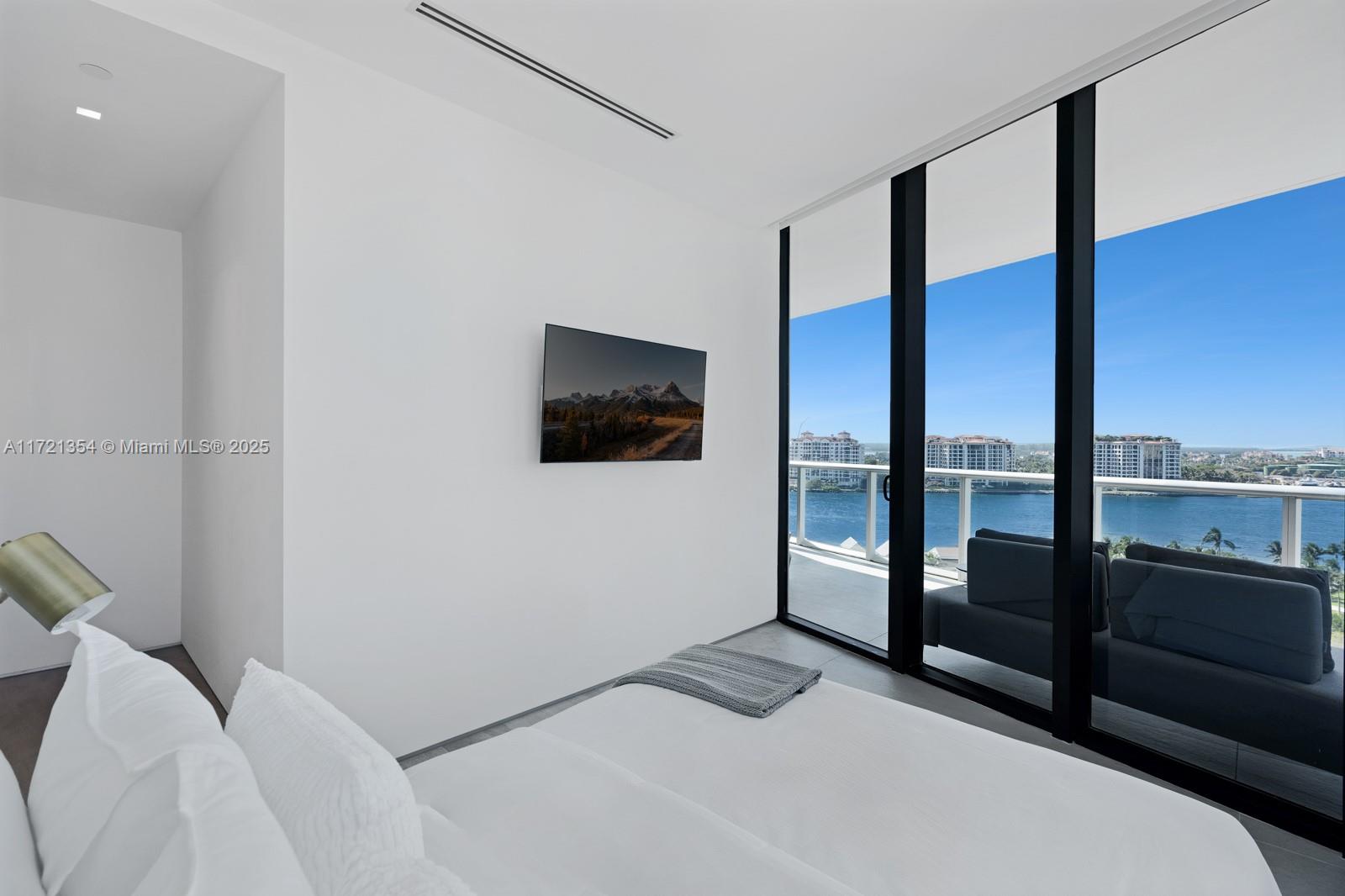 CONTINUUM ON SOUTH BEACH - Residential