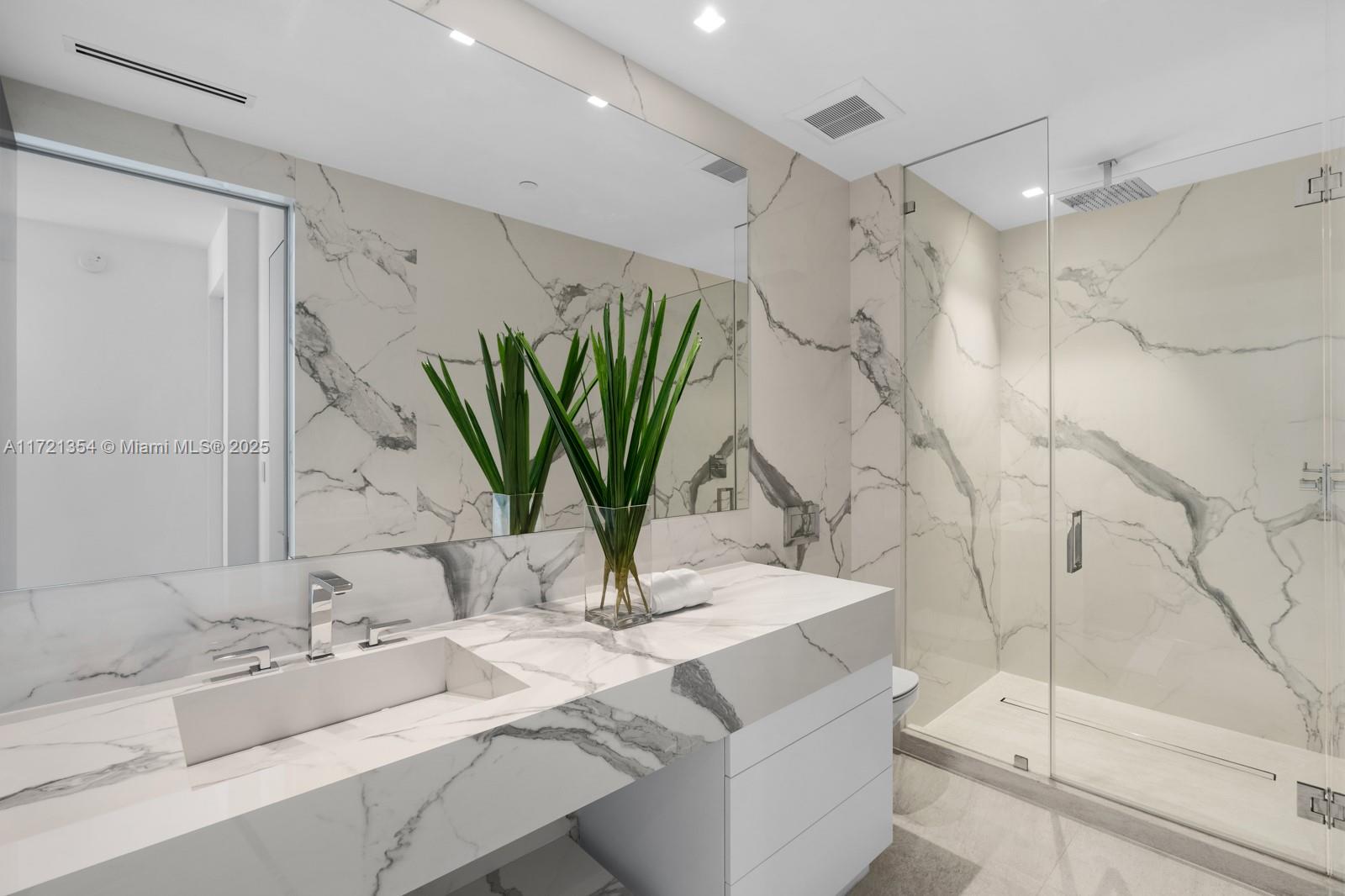 CONTINUUM ON SOUTH BEACH - Residential