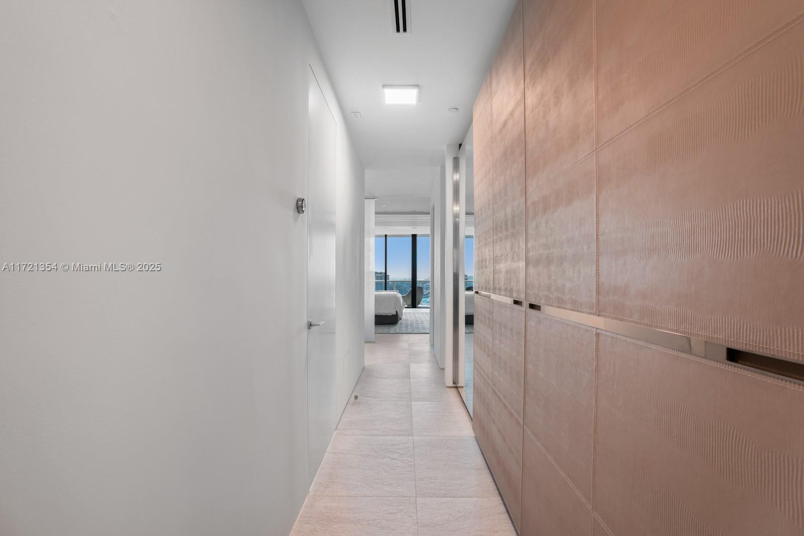 CONTINUUM ON SOUTH BEACH - Residential