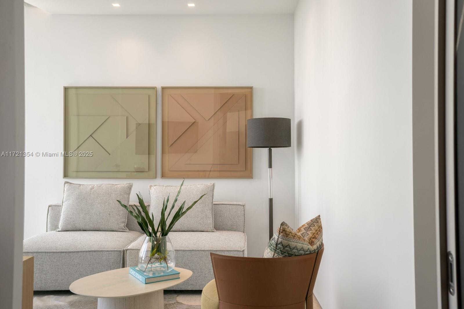 CONTINUUM ON SOUTH BEACH - Residential