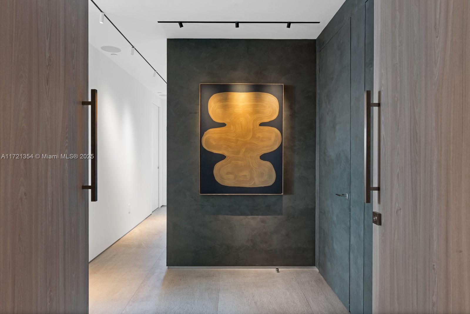 CONTINUUM ON SOUTH BEACH - Residential