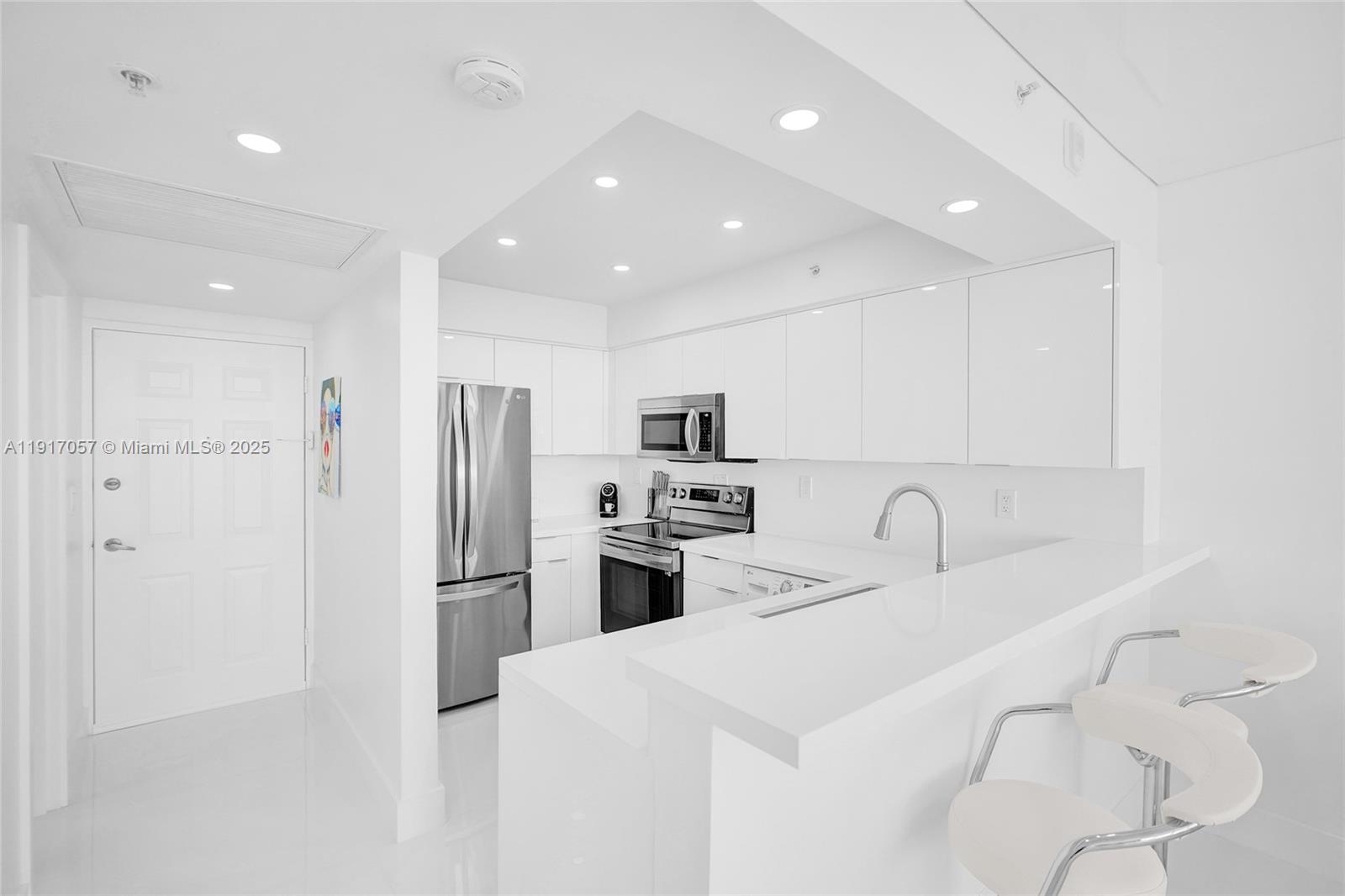 WAVE CONDO - Residential Lease