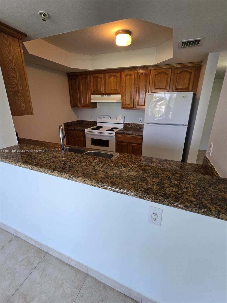 GROVELAND CONDO - Residential Lease
