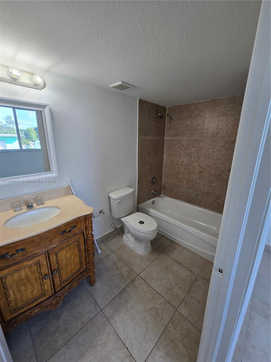 GROVELAND CONDO - Residential Lease