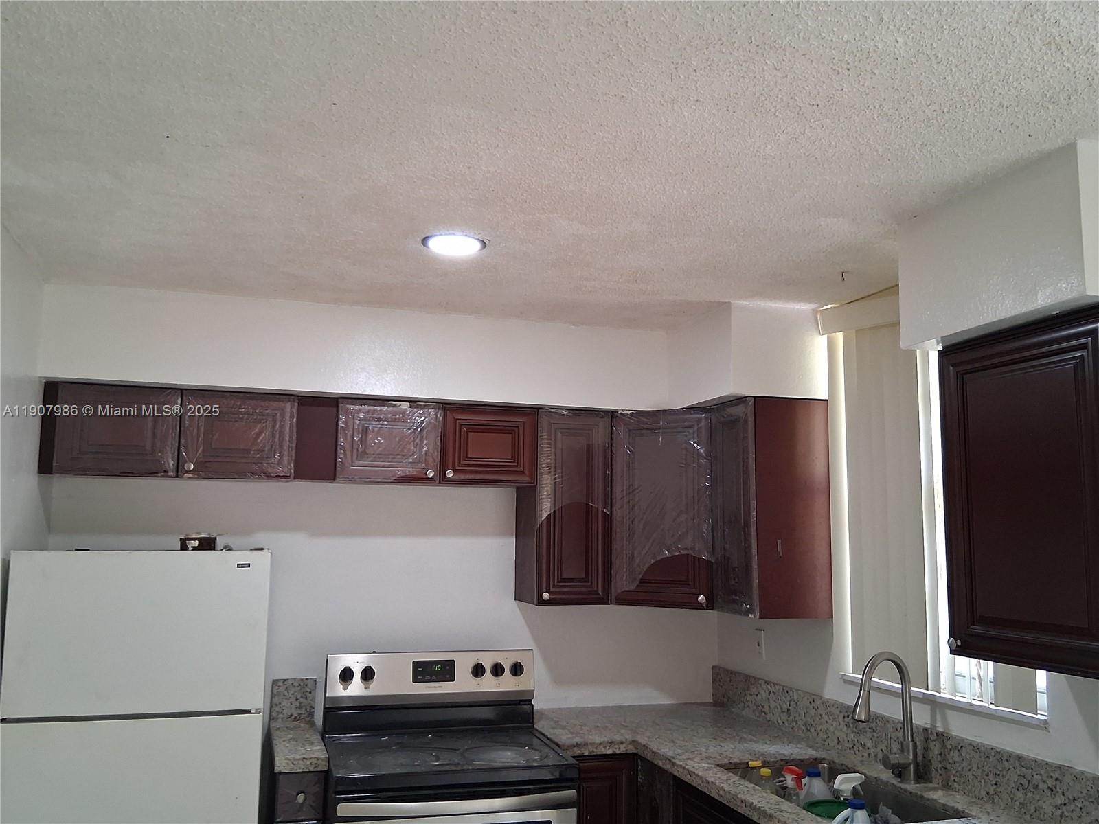 LEE PARK CONDO - Residential