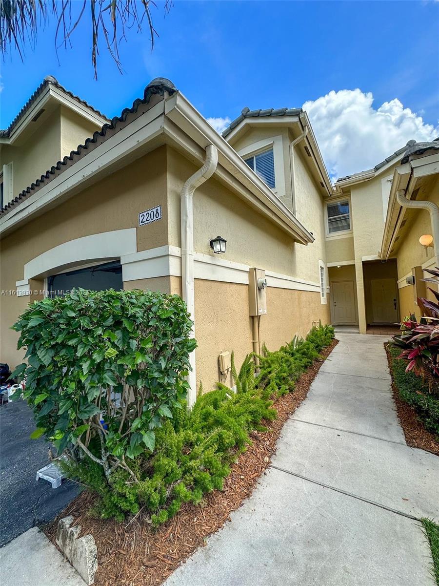 Welcome to this charming 3-bedroom, 2 and 1/2 bathroom townhouse nestled in the desirable gated community of San Mateo in Weston. Enjoy spacious living with a well-appointed layout that includes an updated kitchen, cozy living areas, and ample spaces throughout. This townhouse offers the perfect blend of comfort and convenience, featuring ceramic and laminated floors. Ideal for families or professionals seeking a serene environment and top-rated schools nearby. With easy access to major I-75 and close proximity to  dining options, this location combines suburban tranquility with urban accessibility. Don't miss out on the opportunity to make this townhouse your new home in Weston. Schedule a showing today!