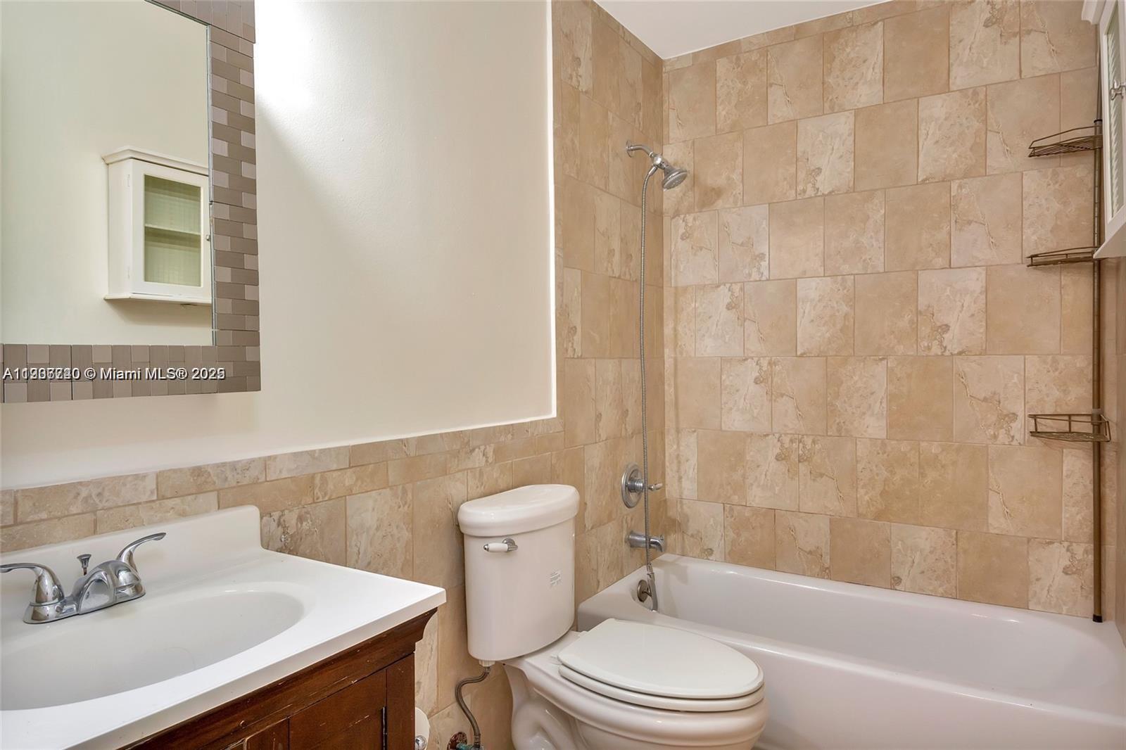 KENDALL LKS EAST PATIO CO - Residential Lease