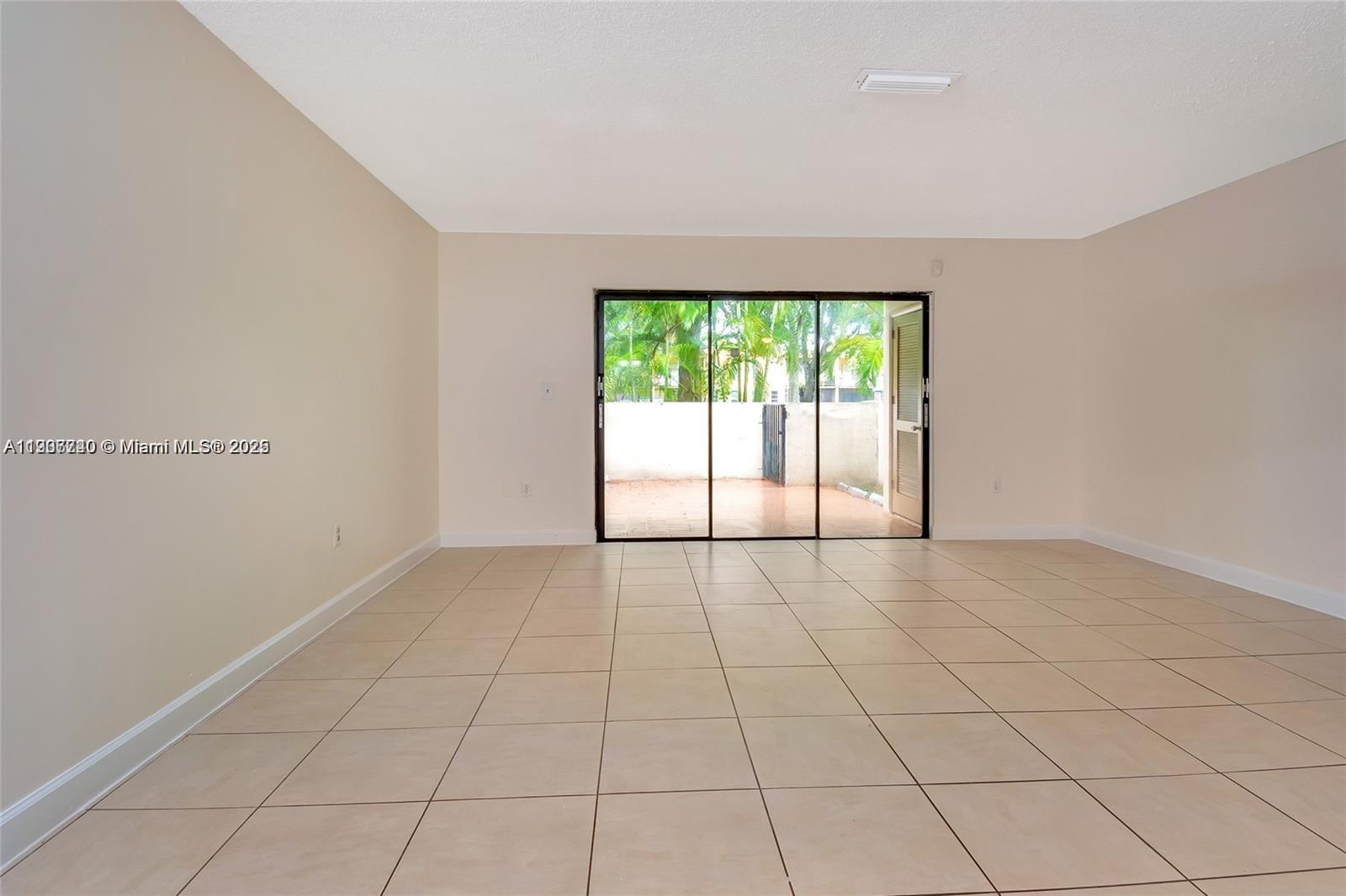 KENDALL LKS EAST PATIO CO - Residential Lease