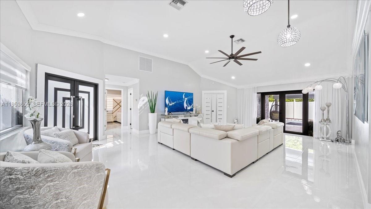 PEMBROKE LAKES SOUTH - Residential