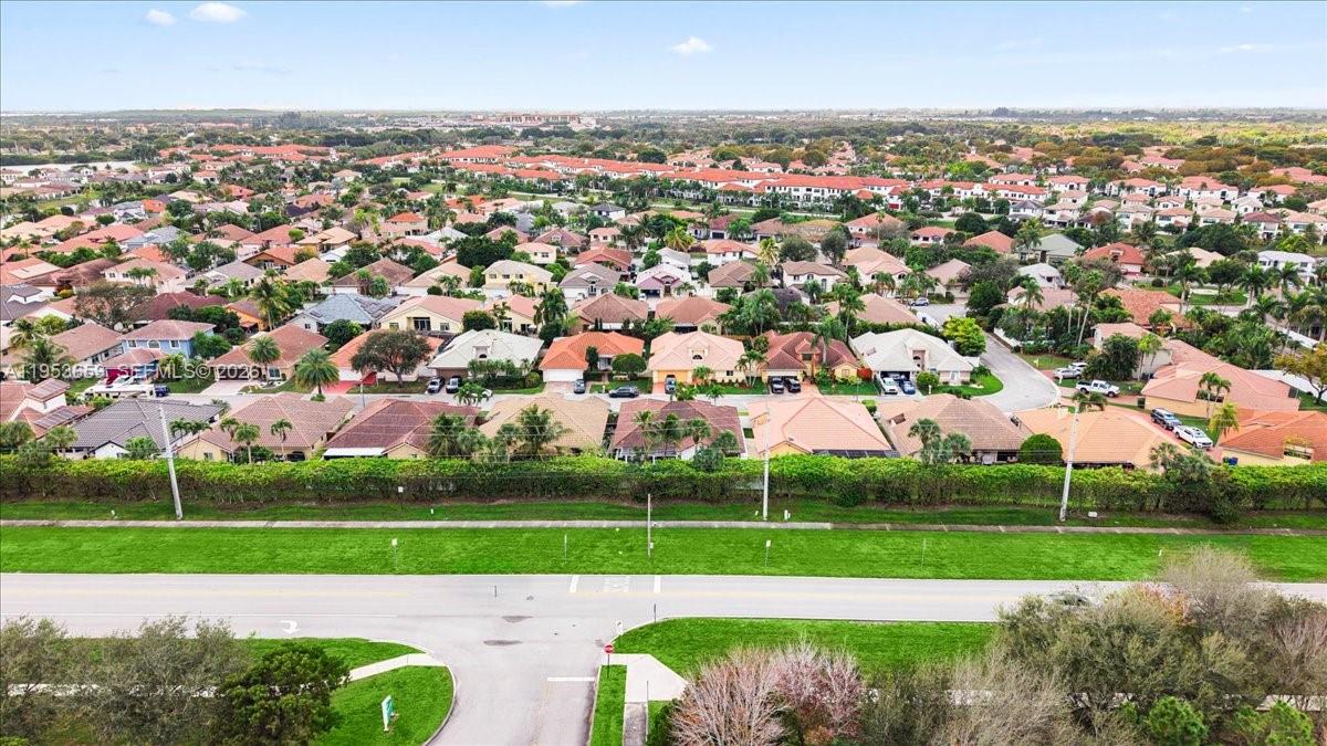 PEMBROKE LAKES SOUTH - Residential