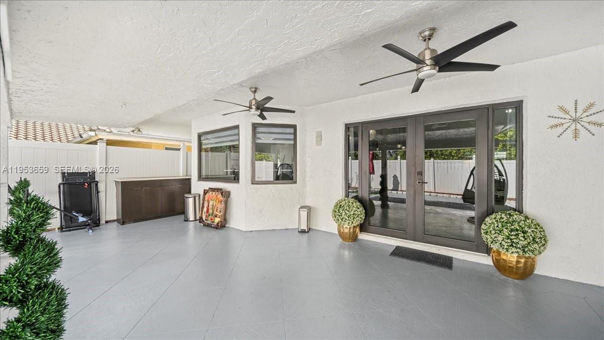 PEMBROKE LAKES SOUTH - Residential