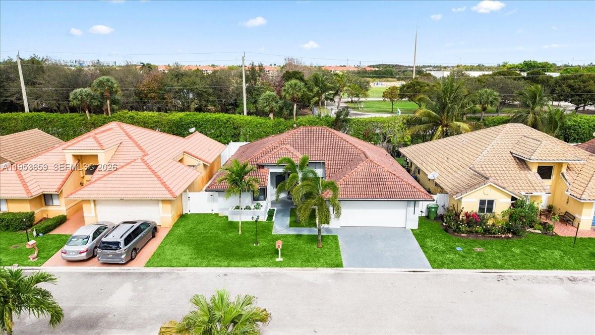 PEMBROKE LAKES SOUTH - Residential