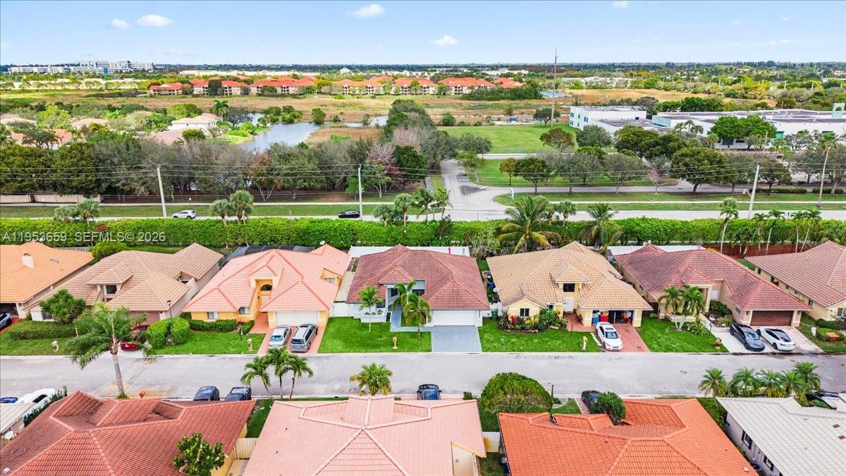 PEMBROKE LAKES SOUTH - Residential