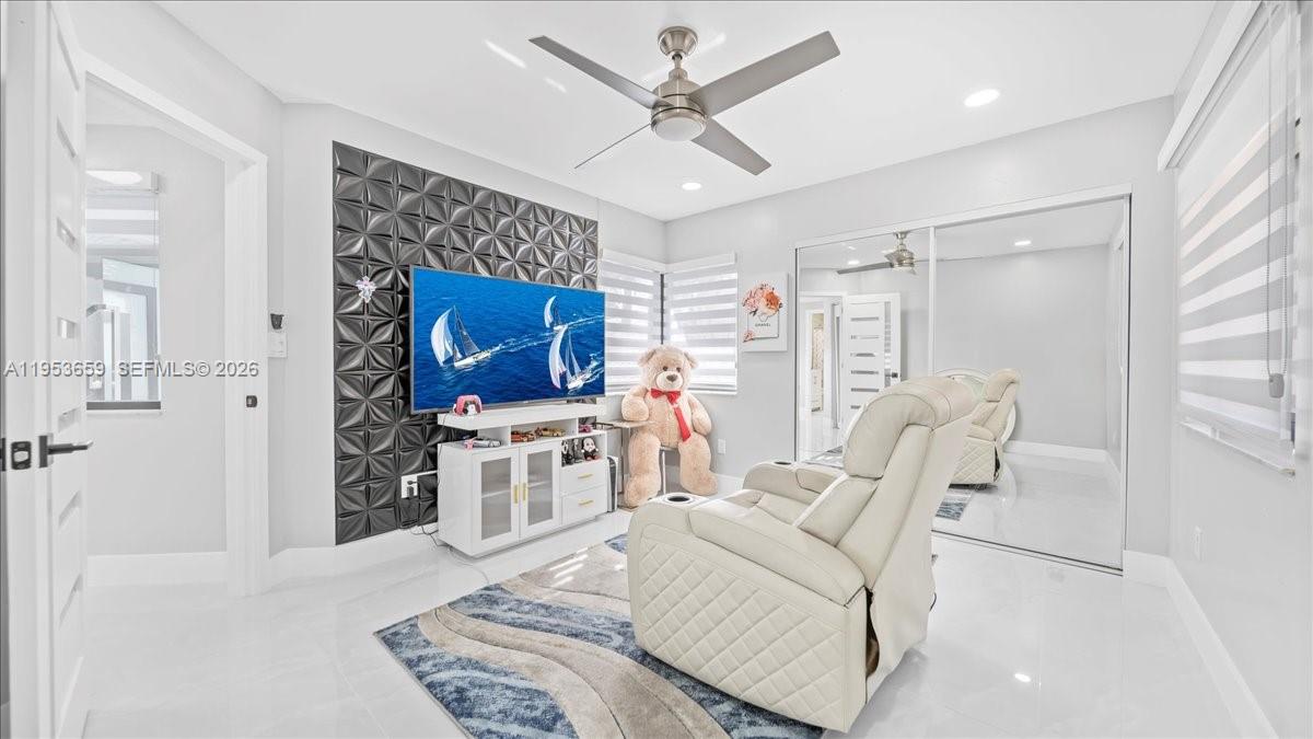 PEMBROKE LAKES SOUTH - Residential