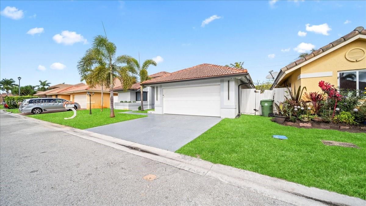 PEMBROKE LAKES SOUTH - Residential