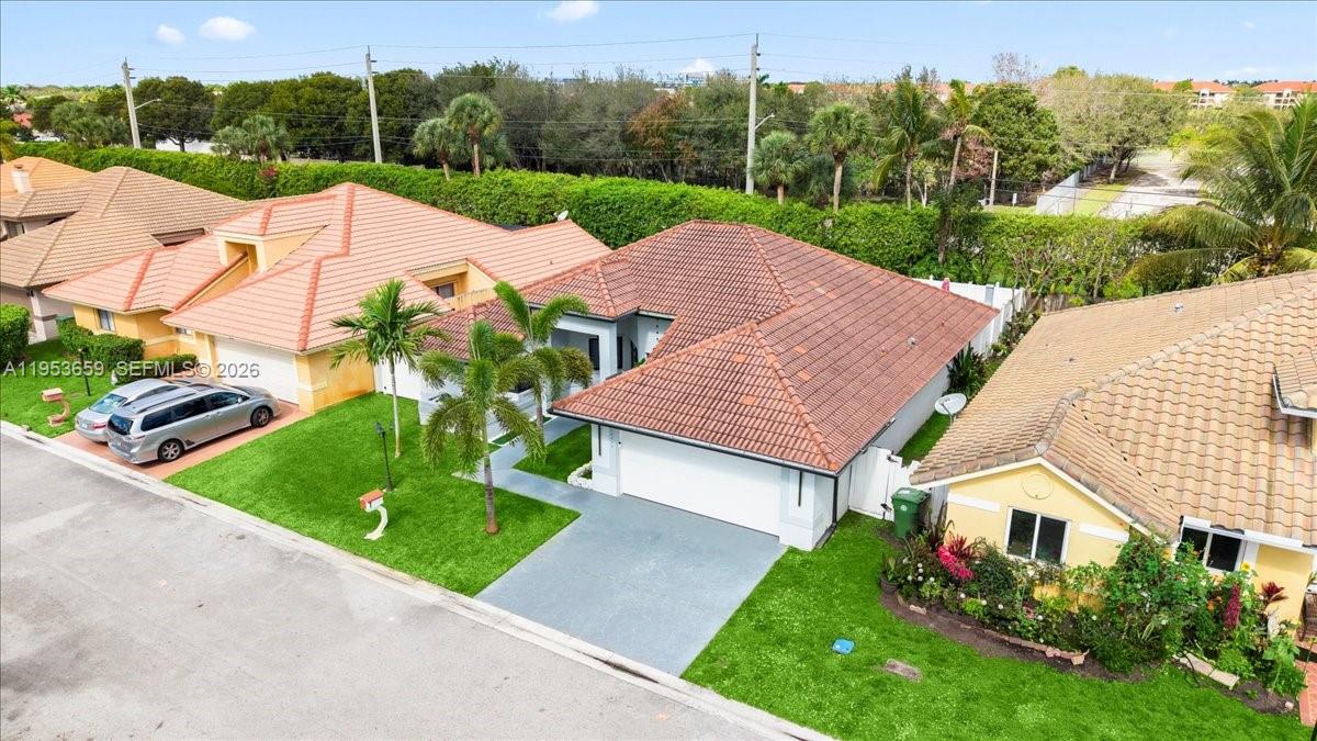 PEMBROKE LAKES SOUTH - Residential