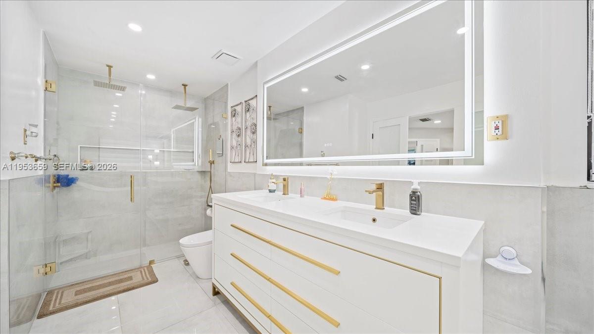 PEMBROKE LAKES SOUTH - Residential