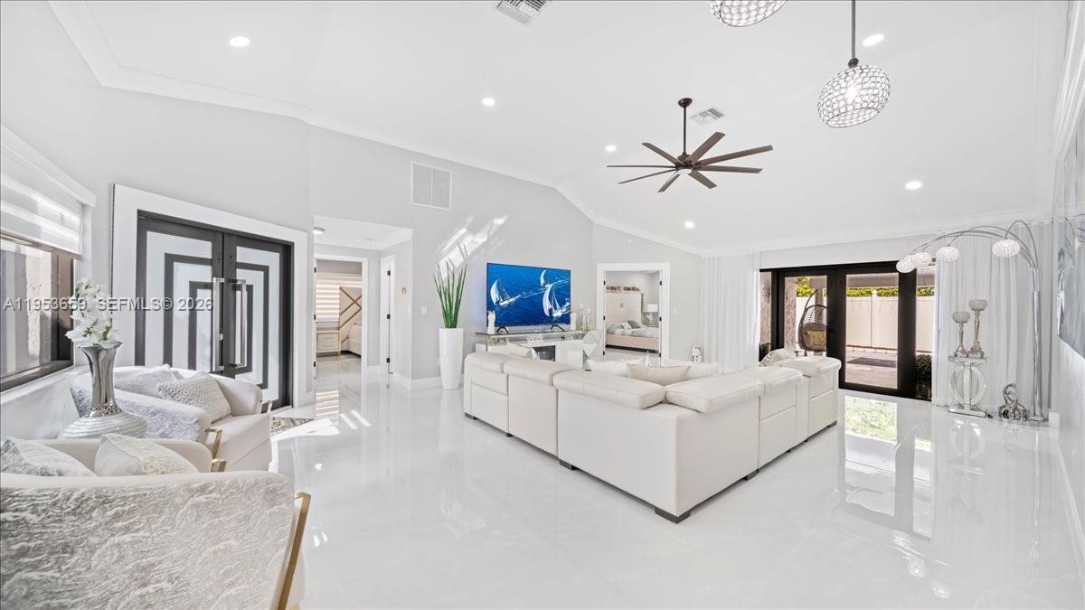 PEMBROKE LAKES SOUTH - Residential