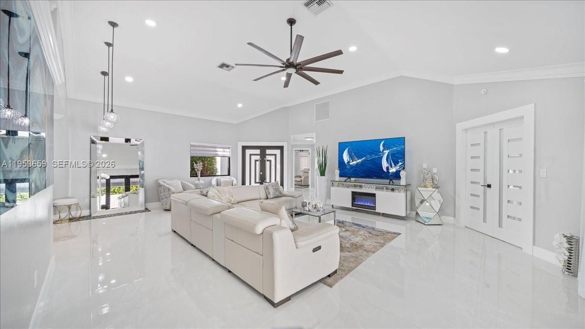 PEMBROKE LAKES SOUTH - Residential