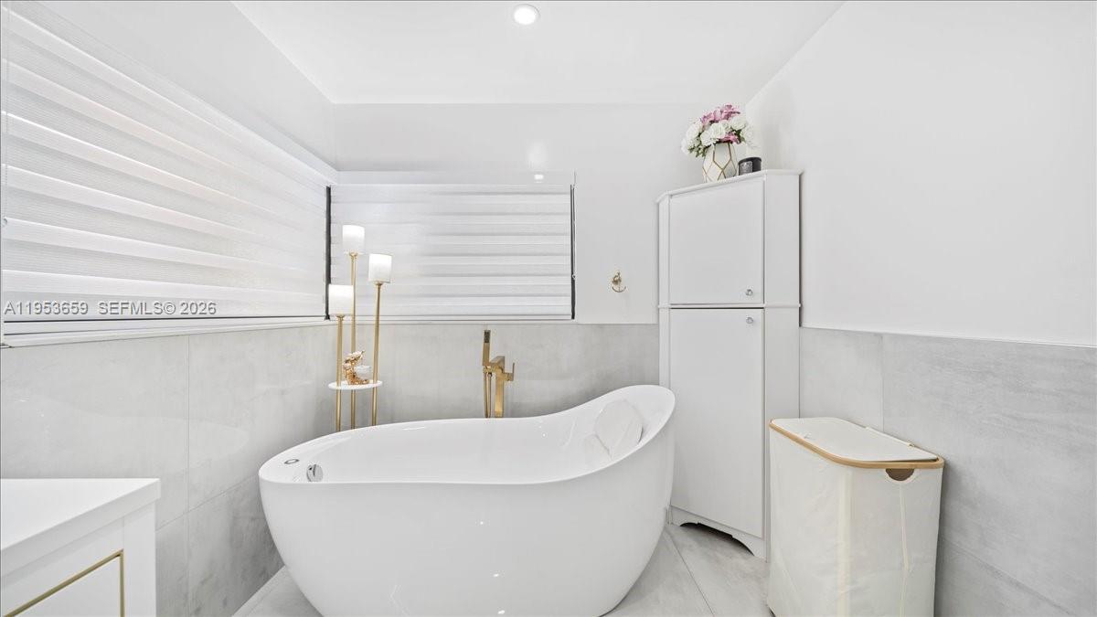 PEMBROKE LAKES SOUTH - Residential