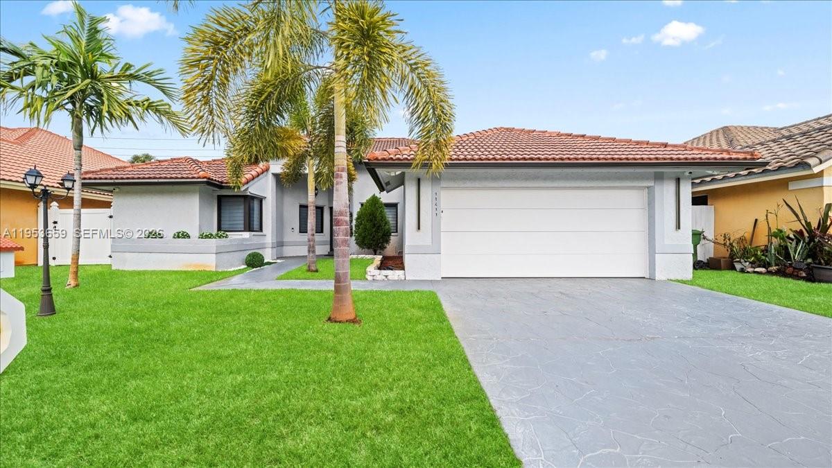 PEMBROKE LAKES SOUTH - Residential