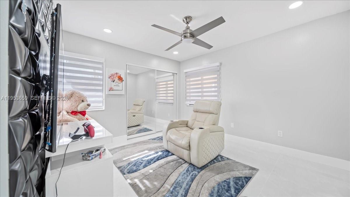 PEMBROKE LAKES SOUTH - Residential