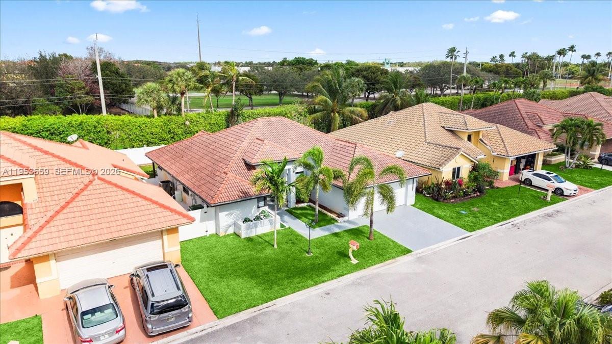 PEMBROKE LAKES SOUTH - Residential