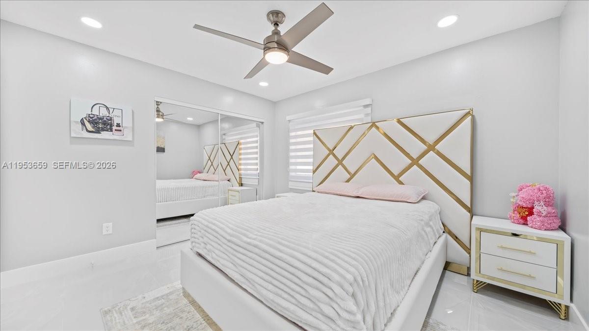 PEMBROKE LAKES SOUTH - Residential