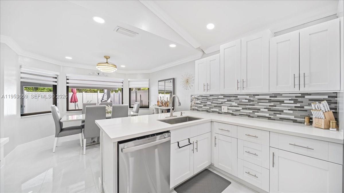 PEMBROKE LAKES SOUTH - Residential